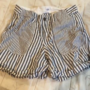 Gap Girlfriend Chino Shorts - Size 6